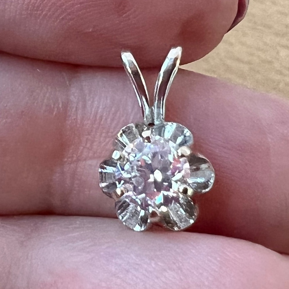 VINTAGE 14K WHITE GOLD ROUND DIAMOND SOLITAIRE PENDANT BUTTERCUP BELCHER SETTING